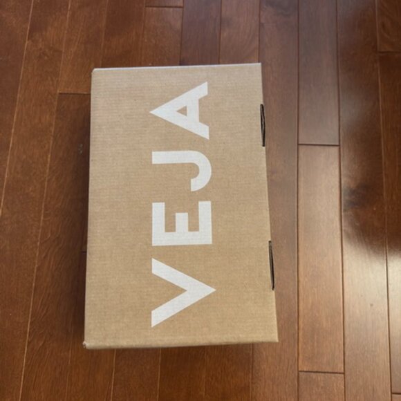 Veja Camp Black/White Sneakers - Picture 7 of 7